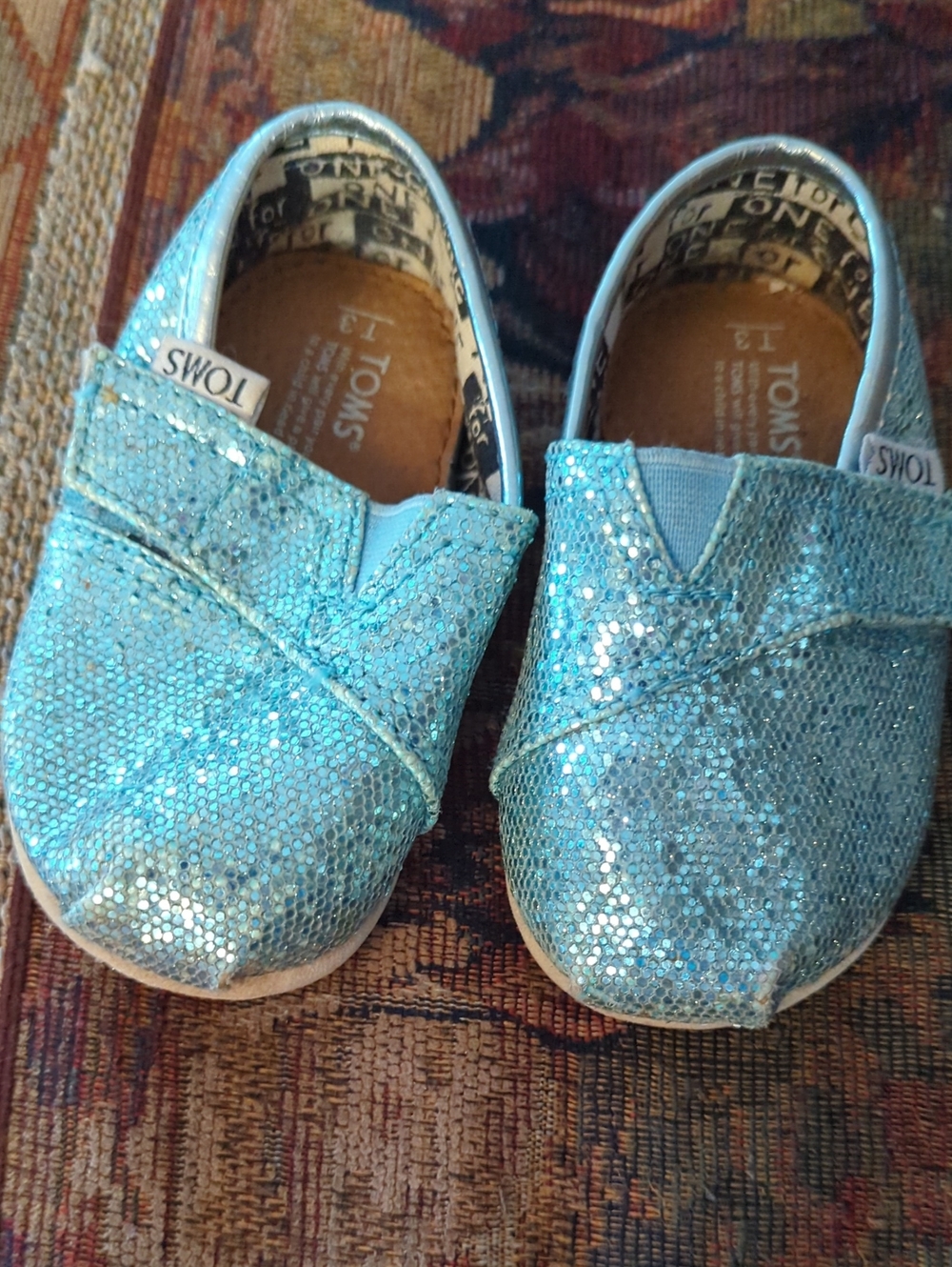 Toms T3 Kids Glitter Slip-On Moccasins in Sparkling Light Blue